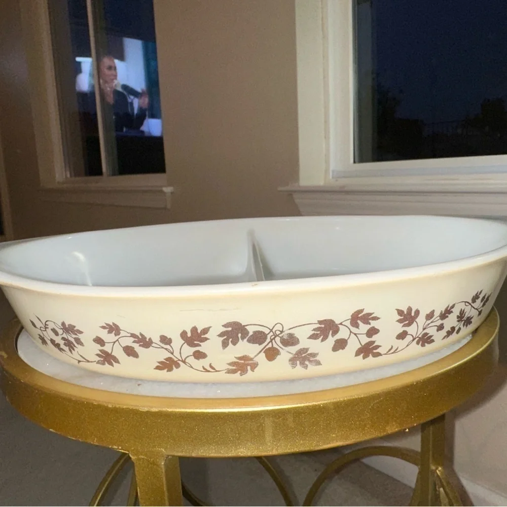 Vintage Pyrex 1.5 Quart Divided Casserole Dish-Golden Ivy Metallic Vine Pattern